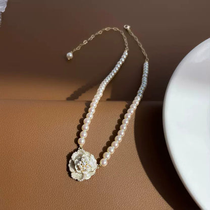 women's light luxury style Camellia pearl necklace